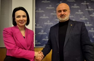 Uluslararası Temaslar Meyvesini Verdi: Gemlik ve Köstence Ticaret Odaları Arasında İş Birliği Protokolü İmzalandı